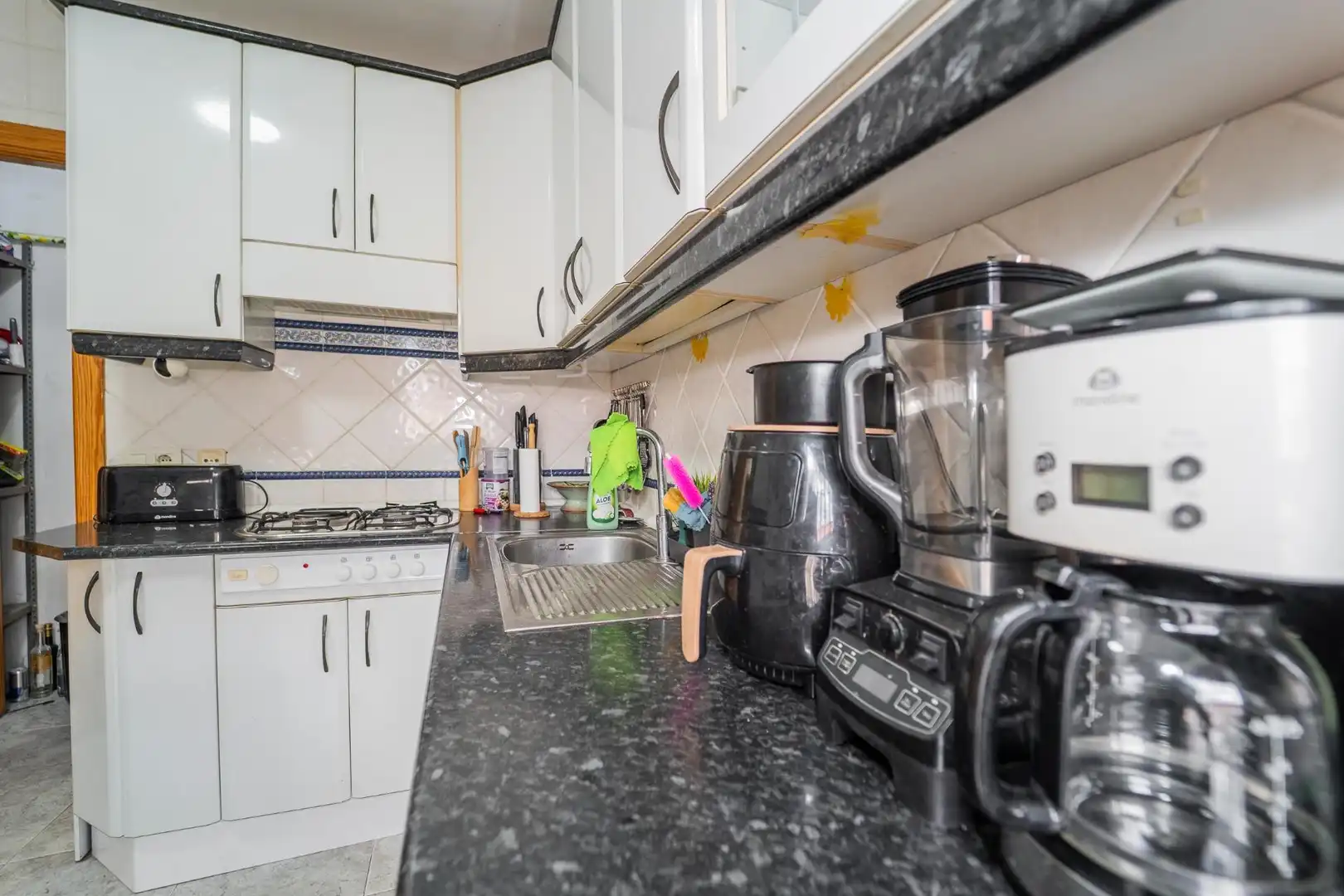 Cocina de Casa adosada en venta en Cedillo del Condado con Calefacción, Jardín privado y Terraza