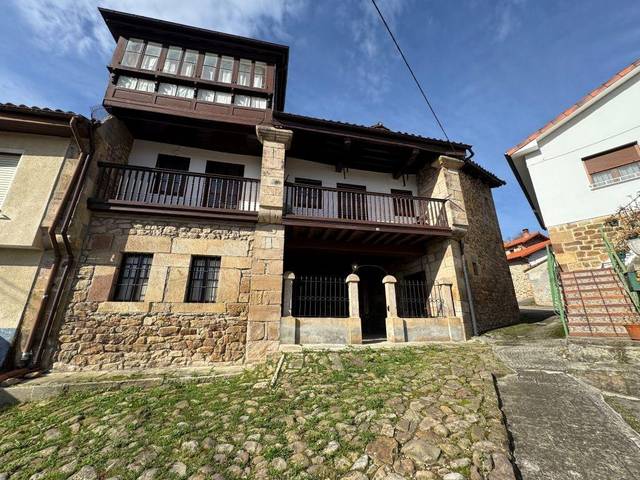 Casa-chalet en Venta en  PEDREDO, 96 en Arenas de Iguña