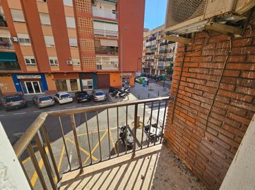 Pis amb balcó en venda a Calle POETA MAS Y ROS