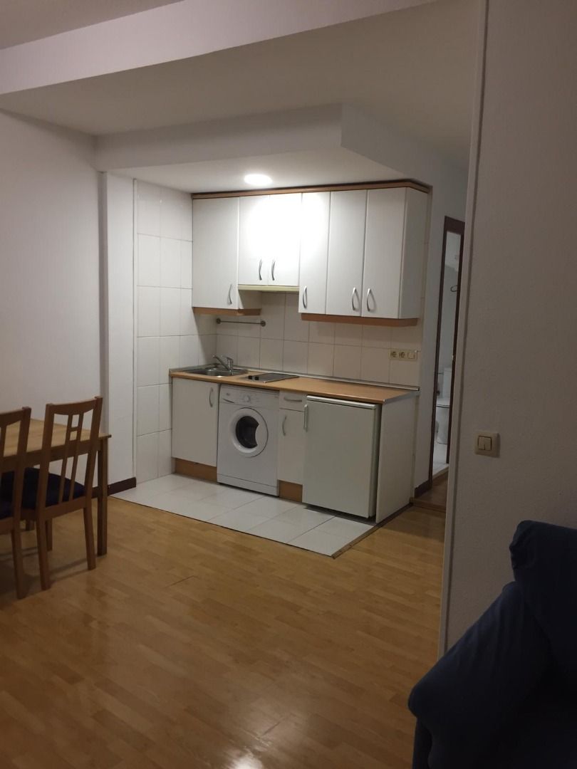 Cuina de Estudi de lloguer en  Madrid Capital amb Aire condicionat, Calefacció i Rentadora