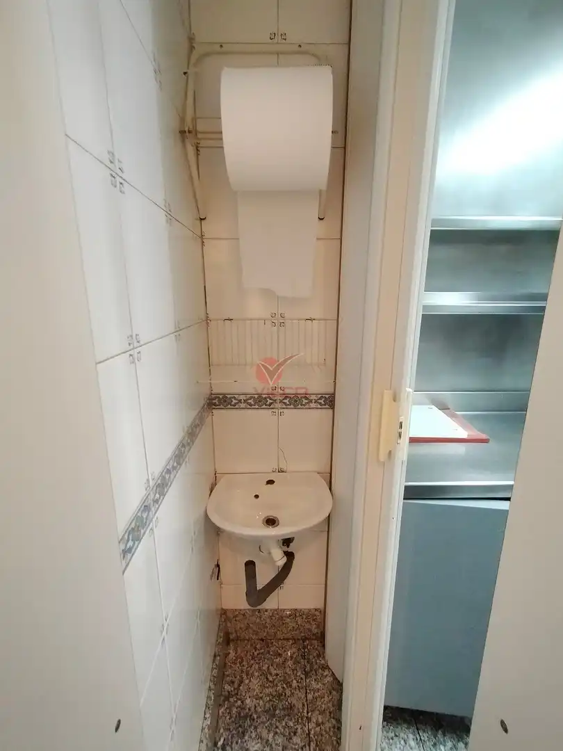 Baño de Local de alquiler en Cuenca