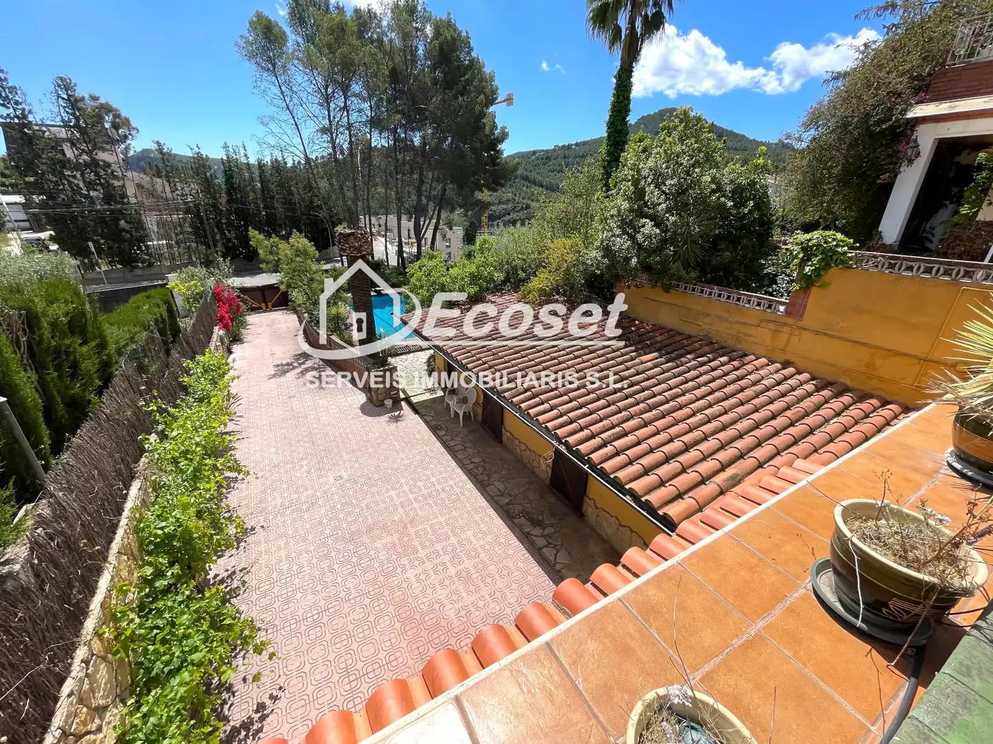 Vista exterior de Casa o xalet en venda en Vallirana amb Calefacció, Parquet i Traster