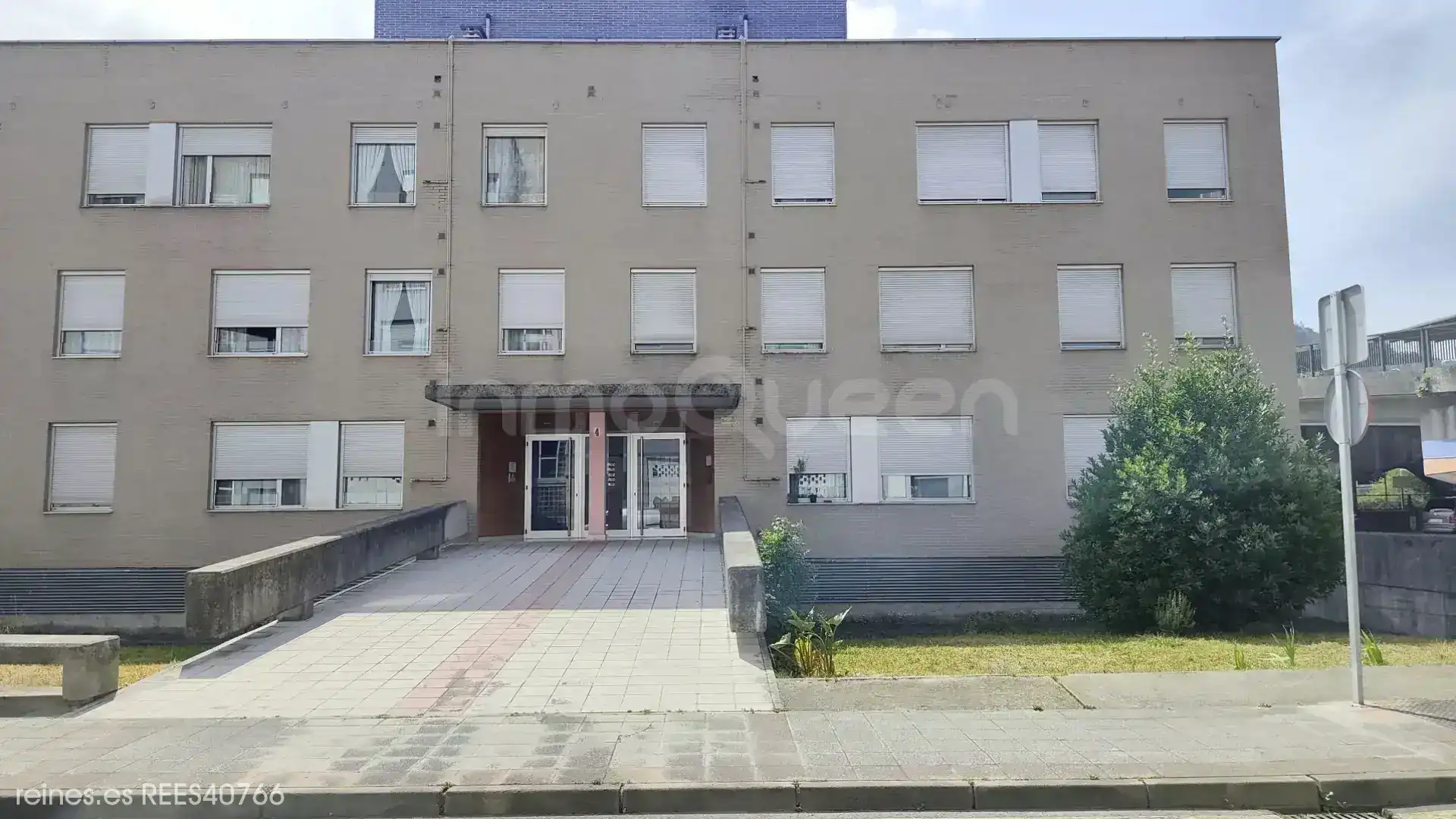 Vista exterior de Pis en venda en Mieres (Asturias) amb Calefacció i Moblat