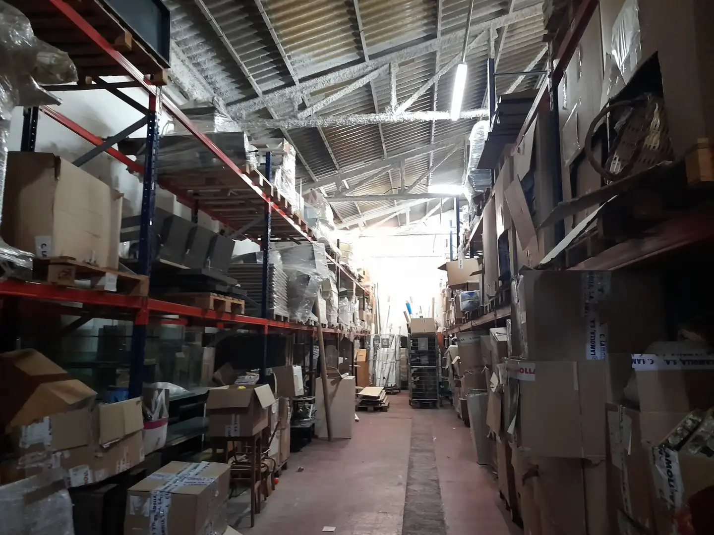 Fabrikhallen zum Verkauf in Terrassa mit Heizung