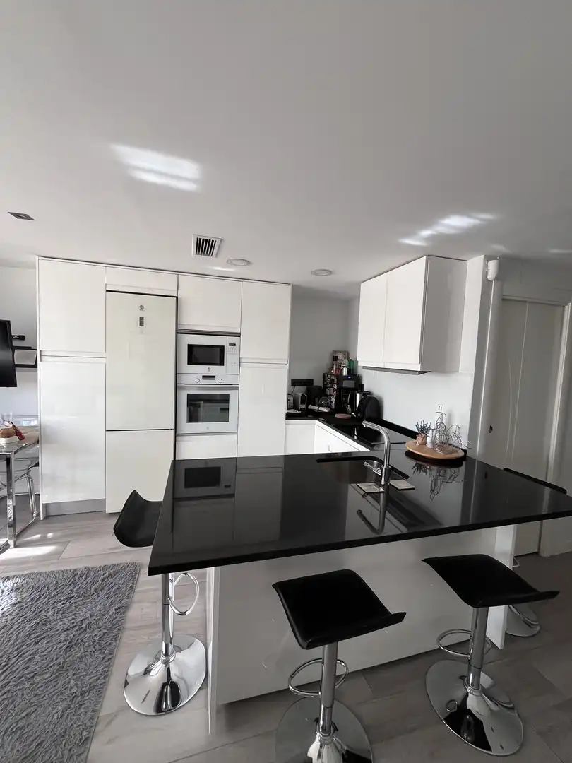 Cocina de Piso en venta en  Madrid Capital con Aire acondicionado, Terraza y Piscina