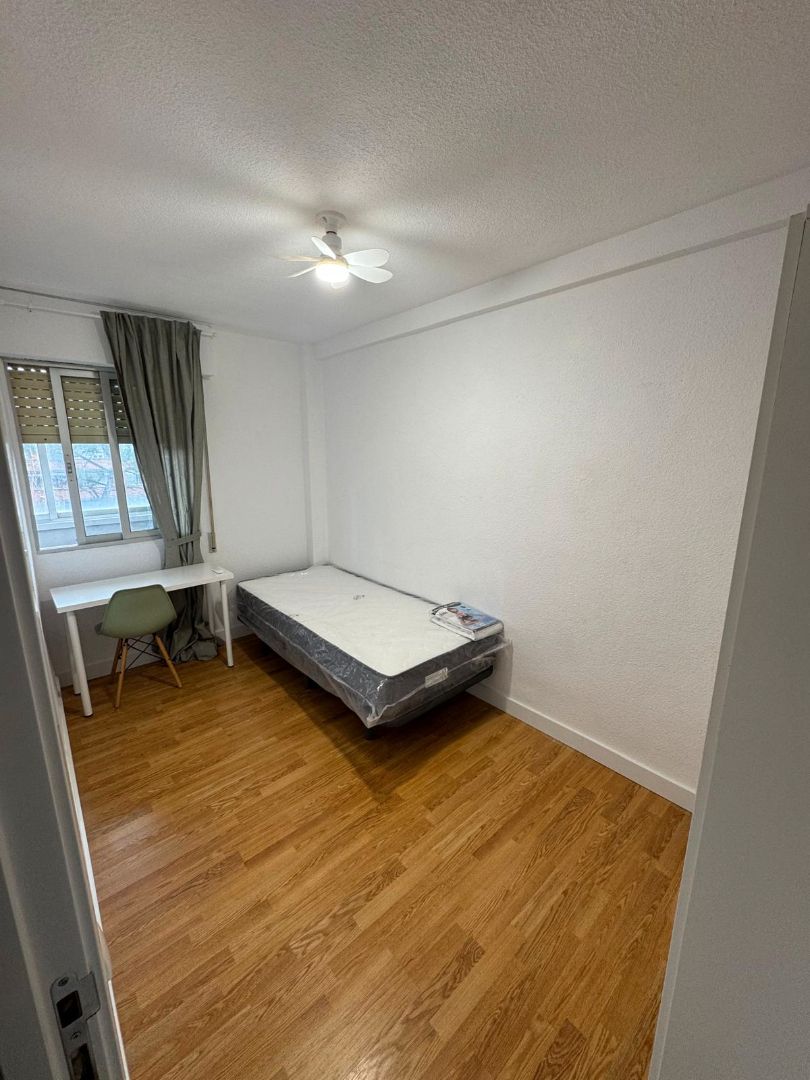 Habitación de Piso de alquiler en Torrejón de Ardoz con Calefacción, Amueblado y Lavadora