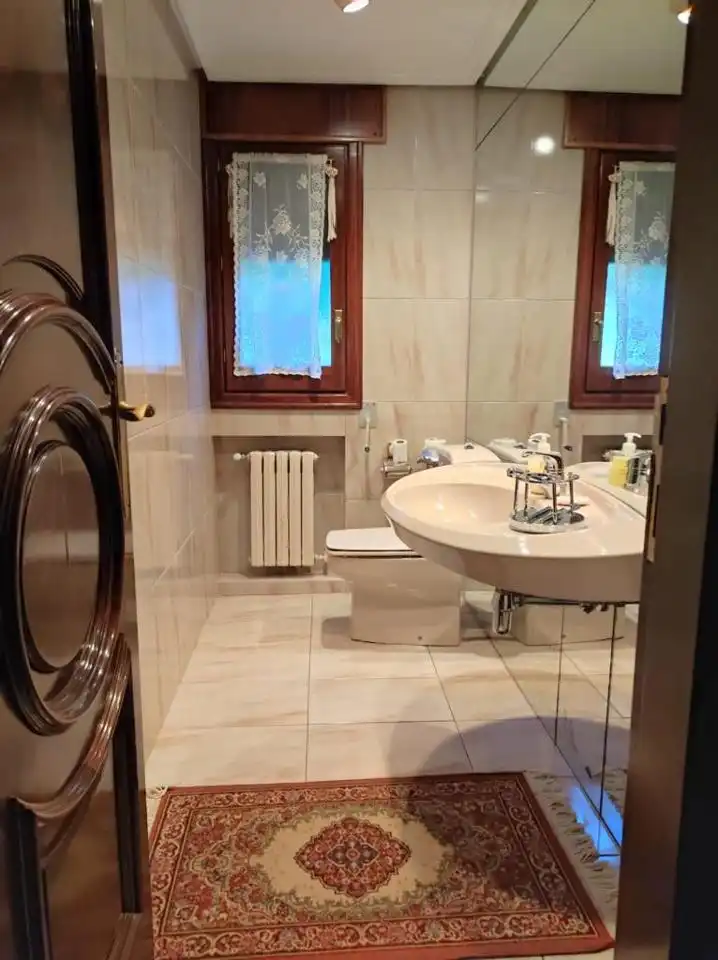 Bathroom of Houses for rent in Zaragoza  with Air Conditioner, Heating and Private garden