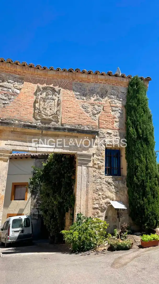 Vista exterior de Casa adosada en venda en Valdeavellano amb Calefacció i Jardí privat