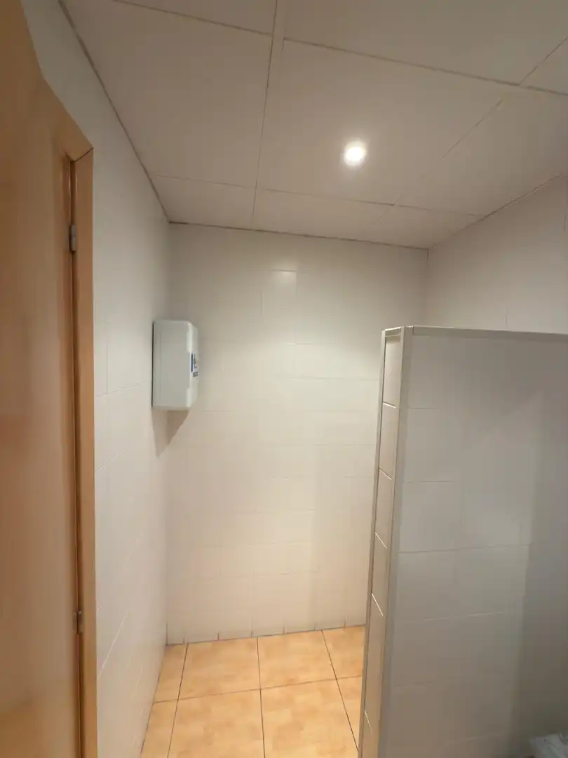 Badezimmer von Fabrikhallen zur Miete in Santa Eulàlia de Ronçana