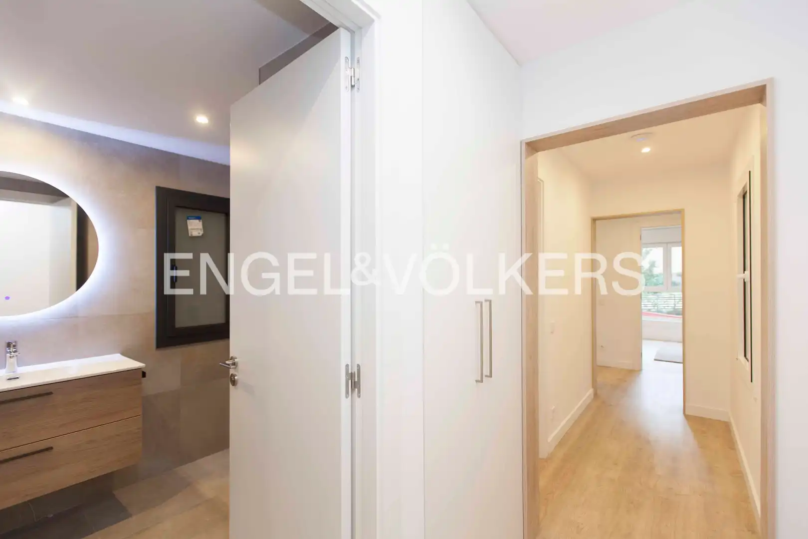 Flat for sale in Barcelona  with Air Conditioner, Heating and Parquet flooring