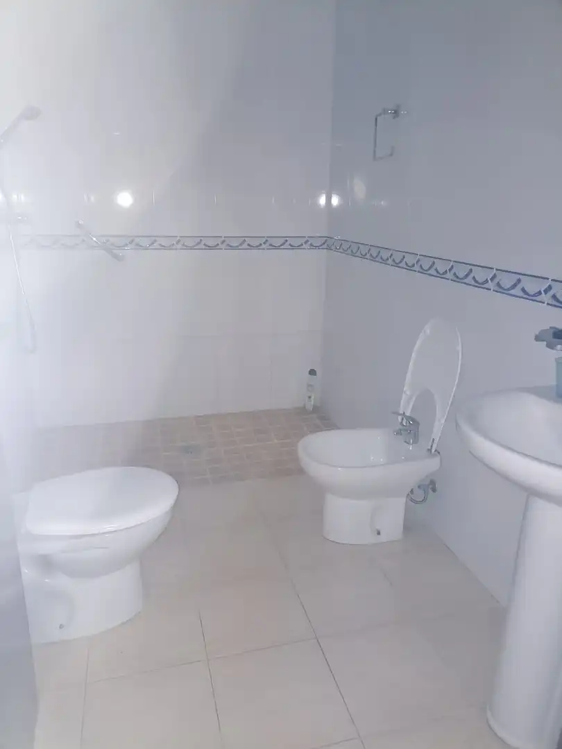Bany de Casa adosada en venda en Guadalcázar amb Aire condicionat, Jardí privat i Traster