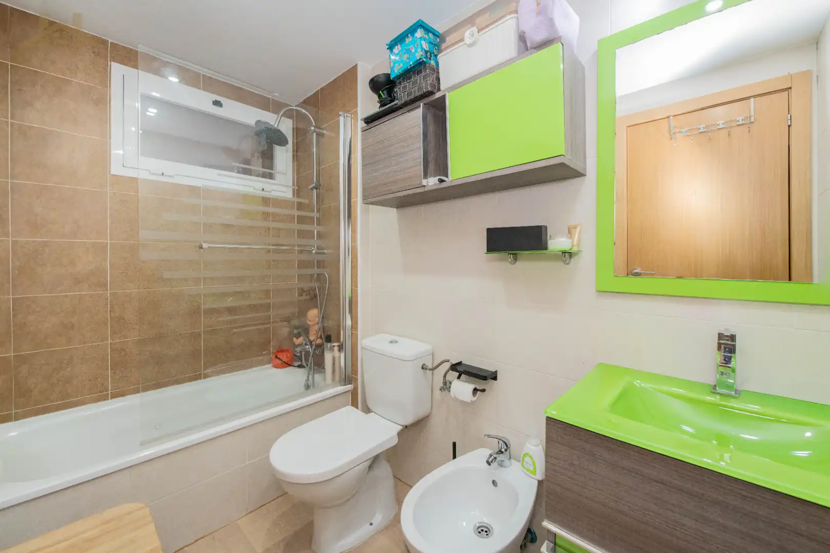 Baño de Piso en venta en Loeches con Aire acondicionado, Calefacción y Jardín privado