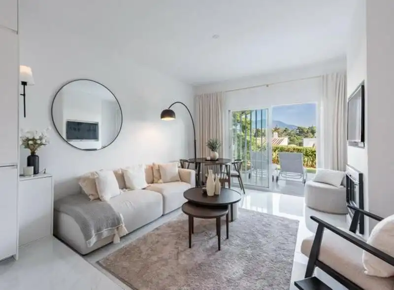 Sala de estar de Planta baja en venta en Marbella con Aire acondicionado, Terraza y Piscina