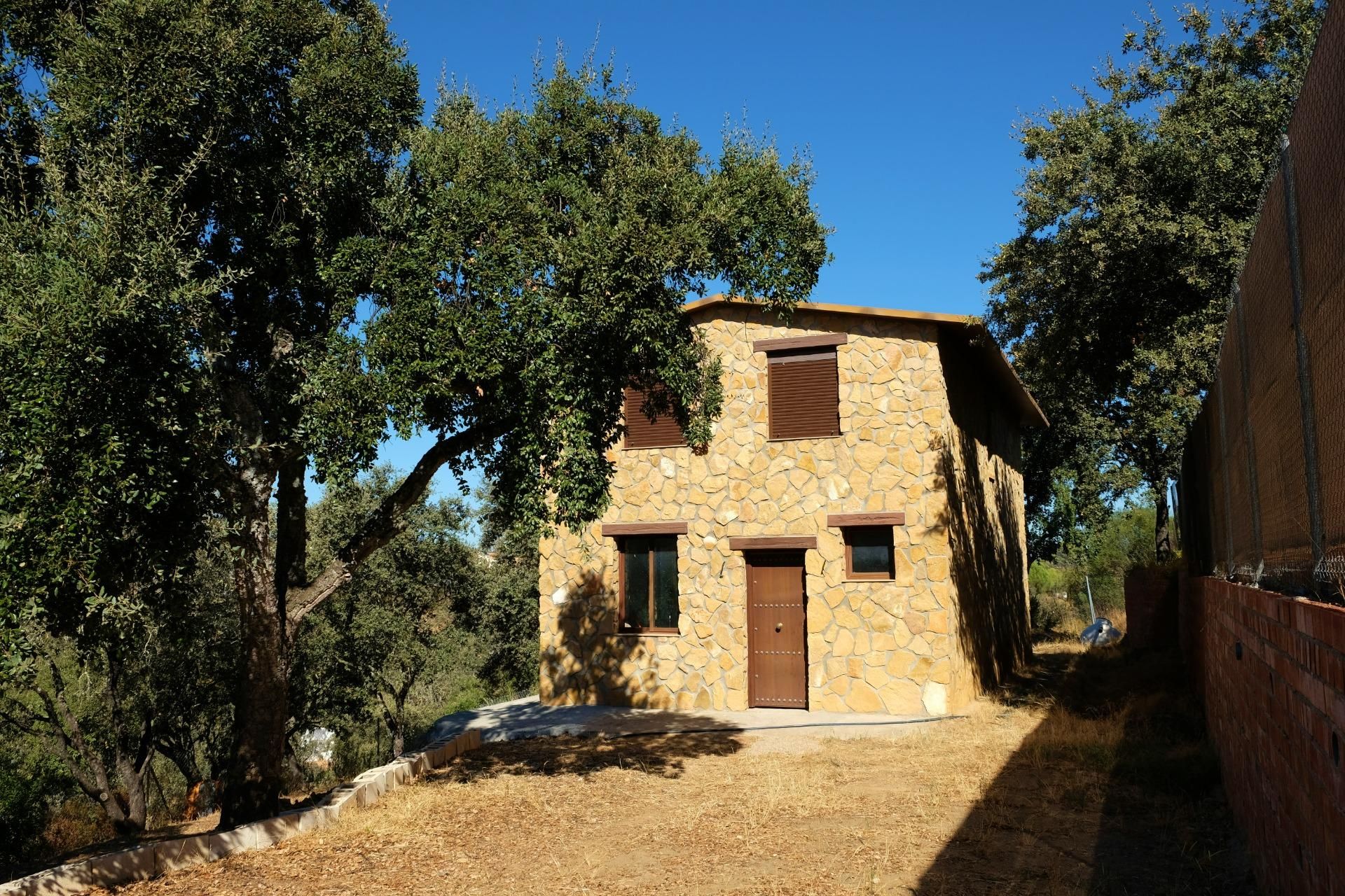 Vista exterior de Casa o xalet en venda en Guillena amb Jardí privat i Piscina comunitària