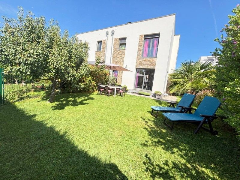 Jardín de Casa adosada en venta en Suances con Calefacción, Parquet y Trastero