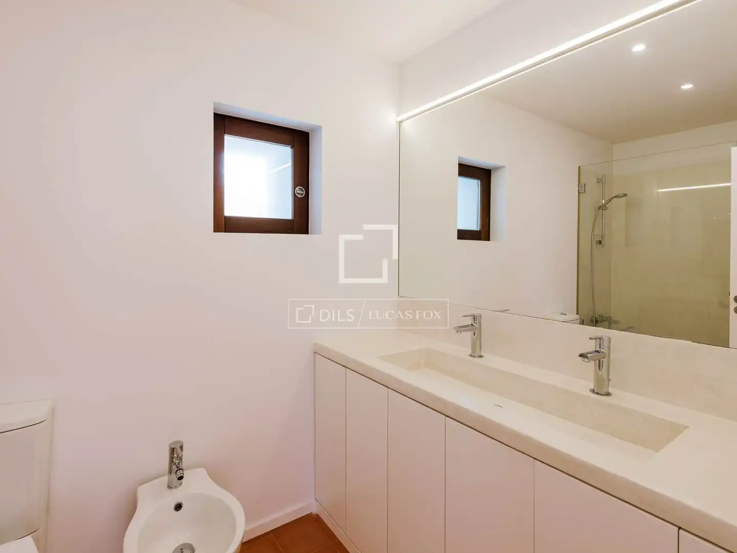 Baño de Casa o chalet en venta en Santa Eulària des Riu con Aire acondicionado, Calefacción y Jardín privado