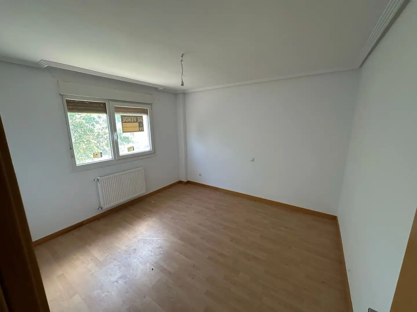 Schlafzimmer von Einfamilien-Reihenhaus zum Verkauf in Villariezo mit Privatgarten