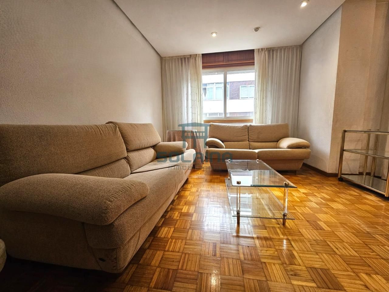 Sala d'estar de Pis en venda en Ourense Capital  amb Calefacció, Parquet i Traster