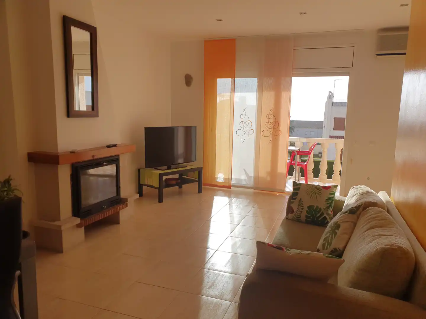 Living room of Detached homes for sale in El Vendrell  with Air Conditioner, Heating and Terrace