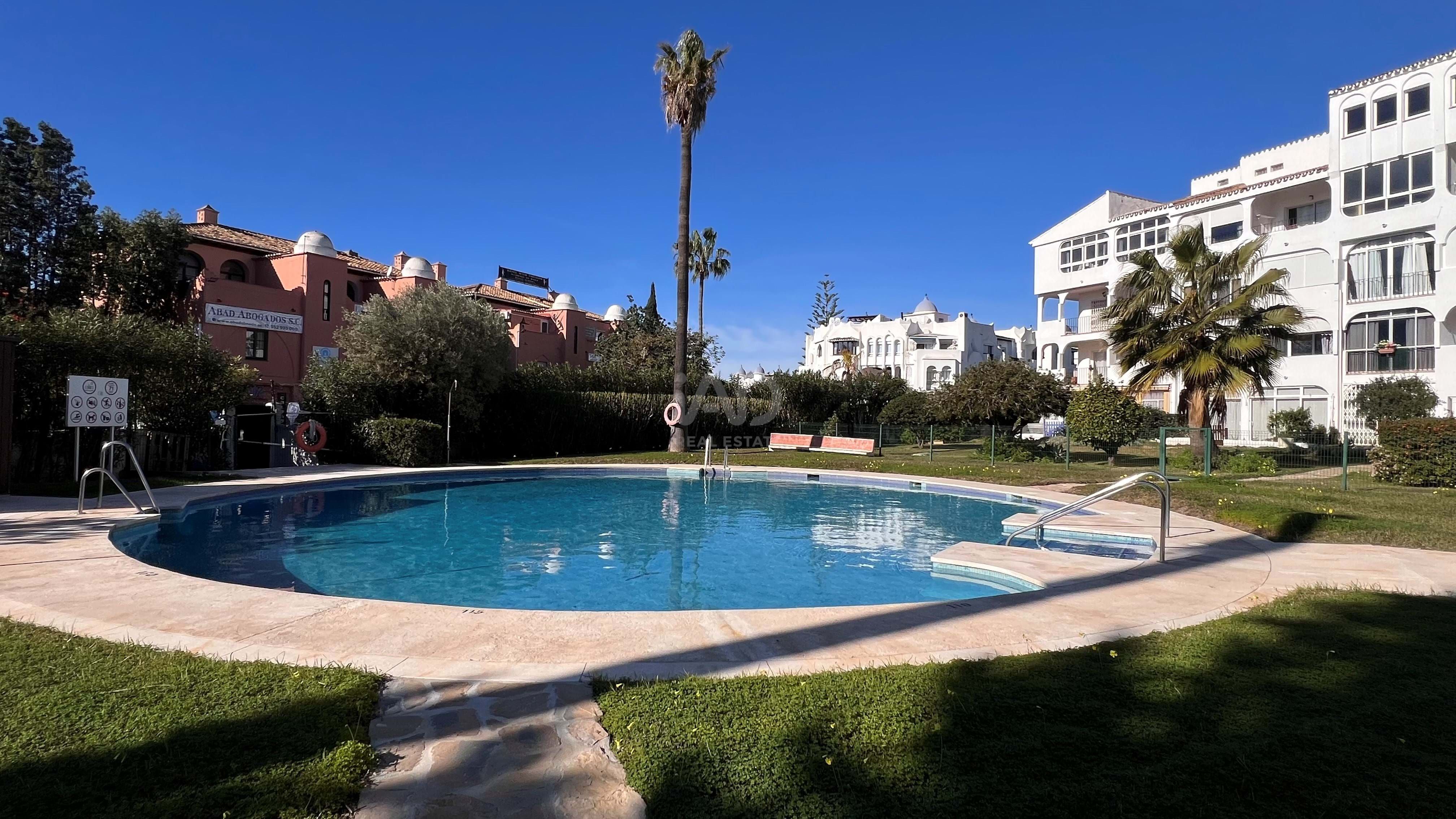 Swimming pool of Study for sale in Mijas