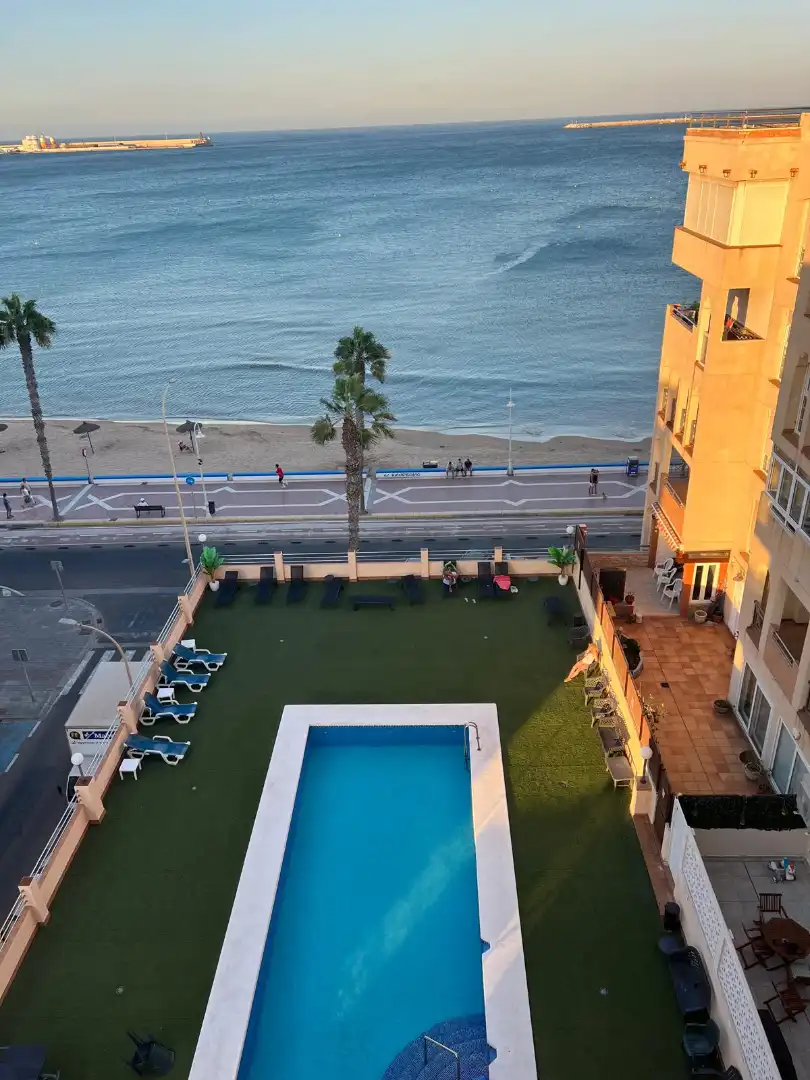 Piscina de Àtic en venda en Melilla amb Aire condicionat, Terrassa i Traster