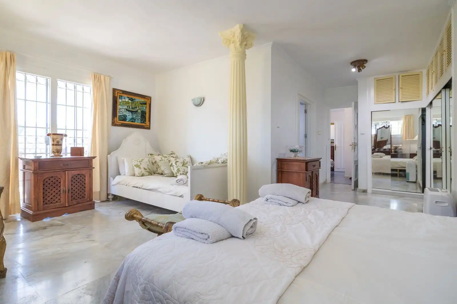 Dormitori de Casa adosada en venda en Estepona amb Aire condicionat, Terrassa i Traster
