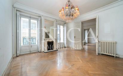 Bedroom of Flat for sale in  Madrid Capital  with Air Conditioner, Heating and Parquet flooring