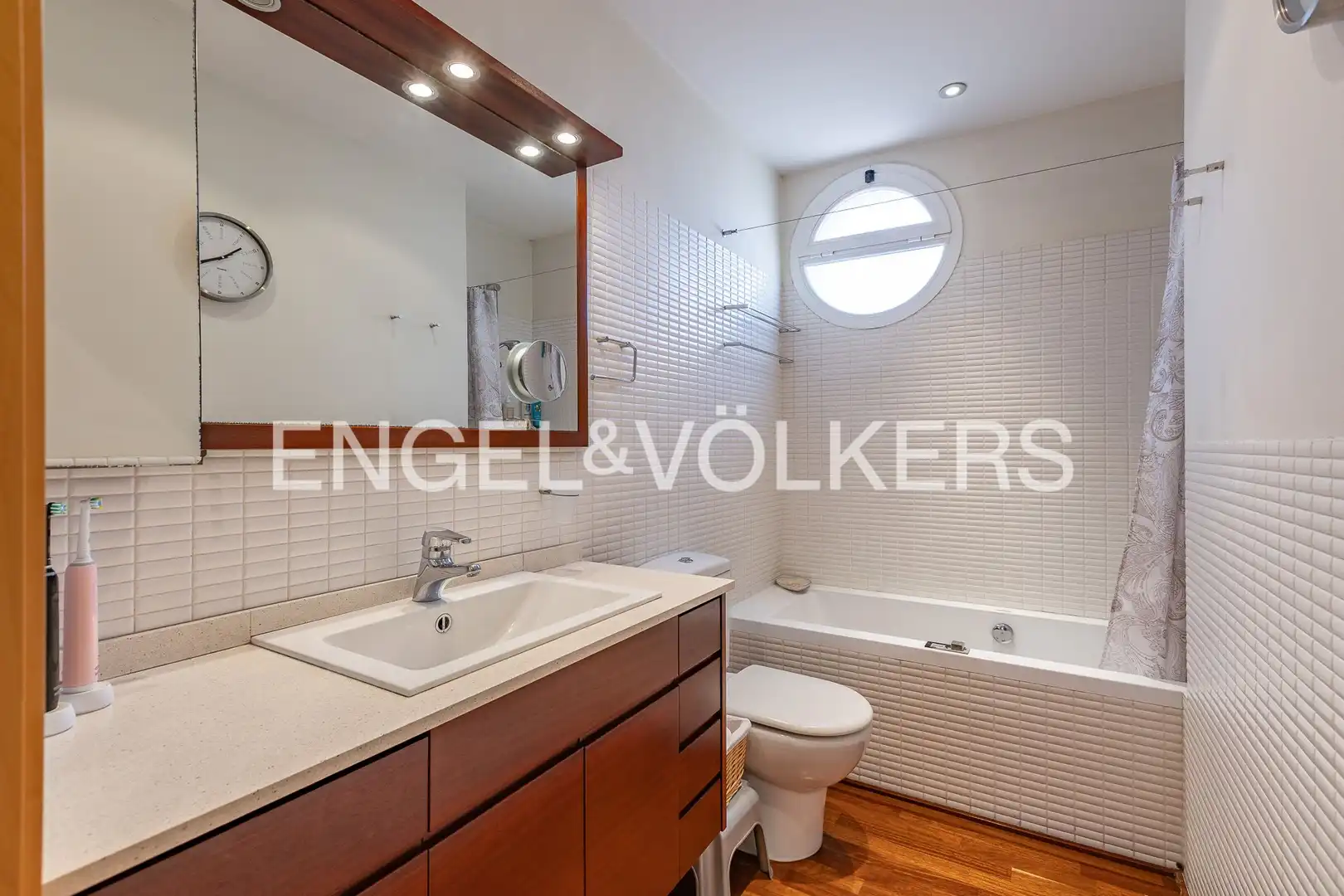 Baño de Casa adosada en venta en Sabadell con Aire acondicionado, Calefacción y Parquet