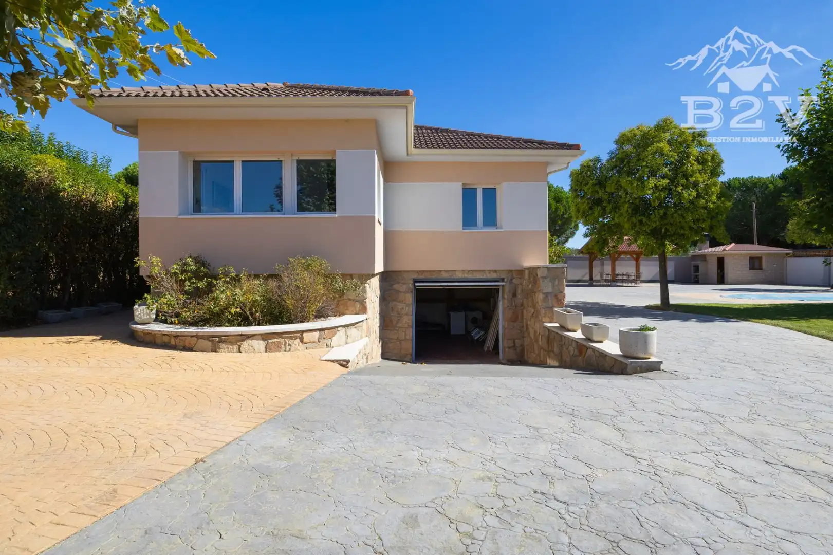 Exterior view of Houses for sale in Navalafuente  with Air Conditioner, Heating and Private garden