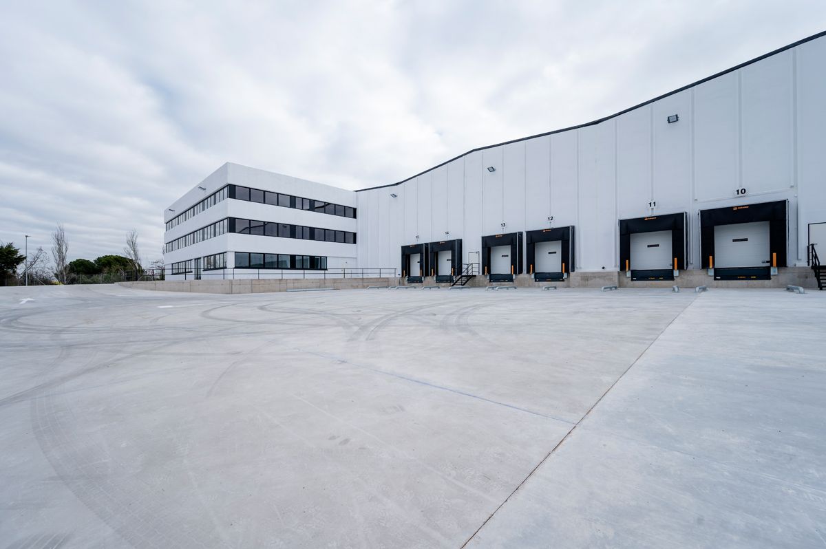 Exterior view of Industrial buildings to rent in Leganés  with Heating and Alarm