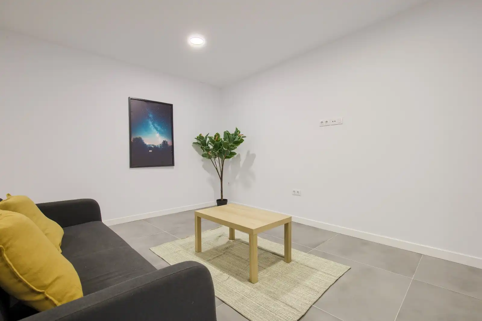 Room in Calle de las Islas Bermudas, Tres Olivos - Valverde