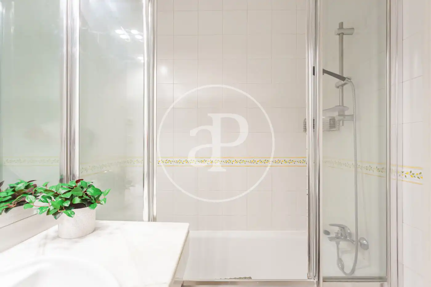 Bathroom of Duplexes for sale in Madrid  with Air Conditioner, Heating and Storage room