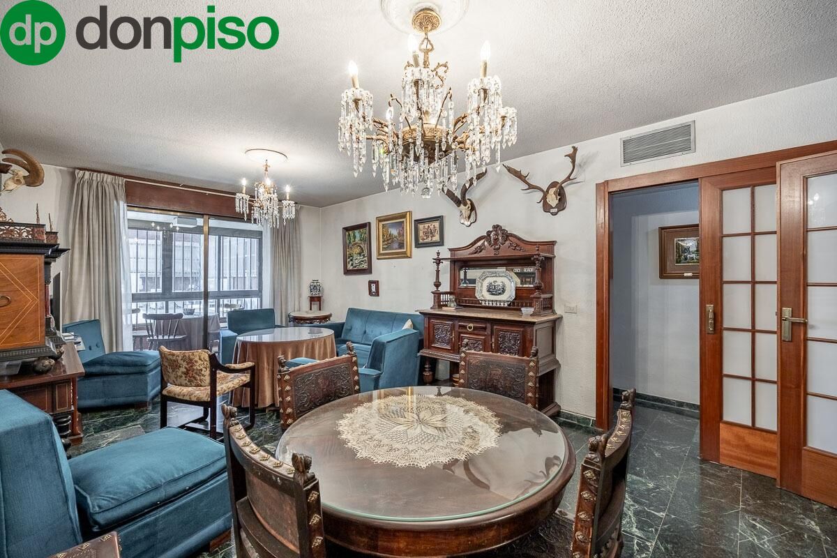 Menjador de Pis en venda en  Granada Capital amb Aire condicionat, Terrassa i Traster