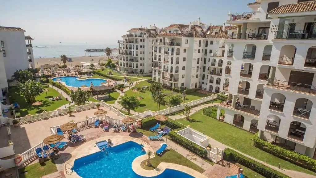 Apartamento con piscina en venta en Marina de la Duquesa, imagen 12
