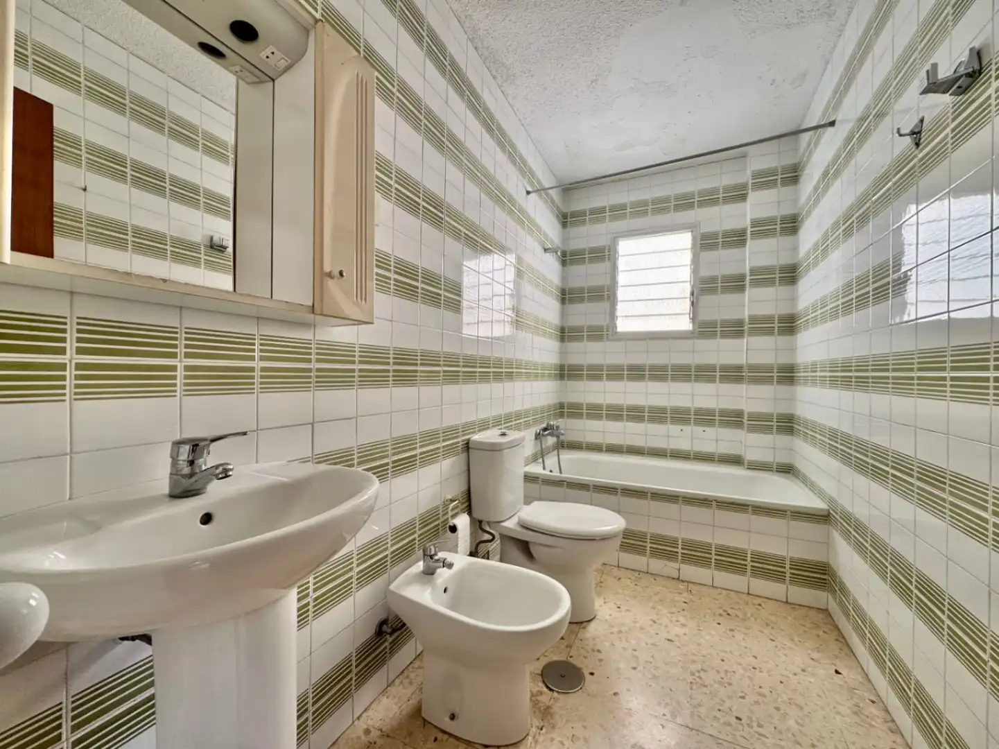 Baño de Piso en venta en L'Alfàs del Pi con Piscina