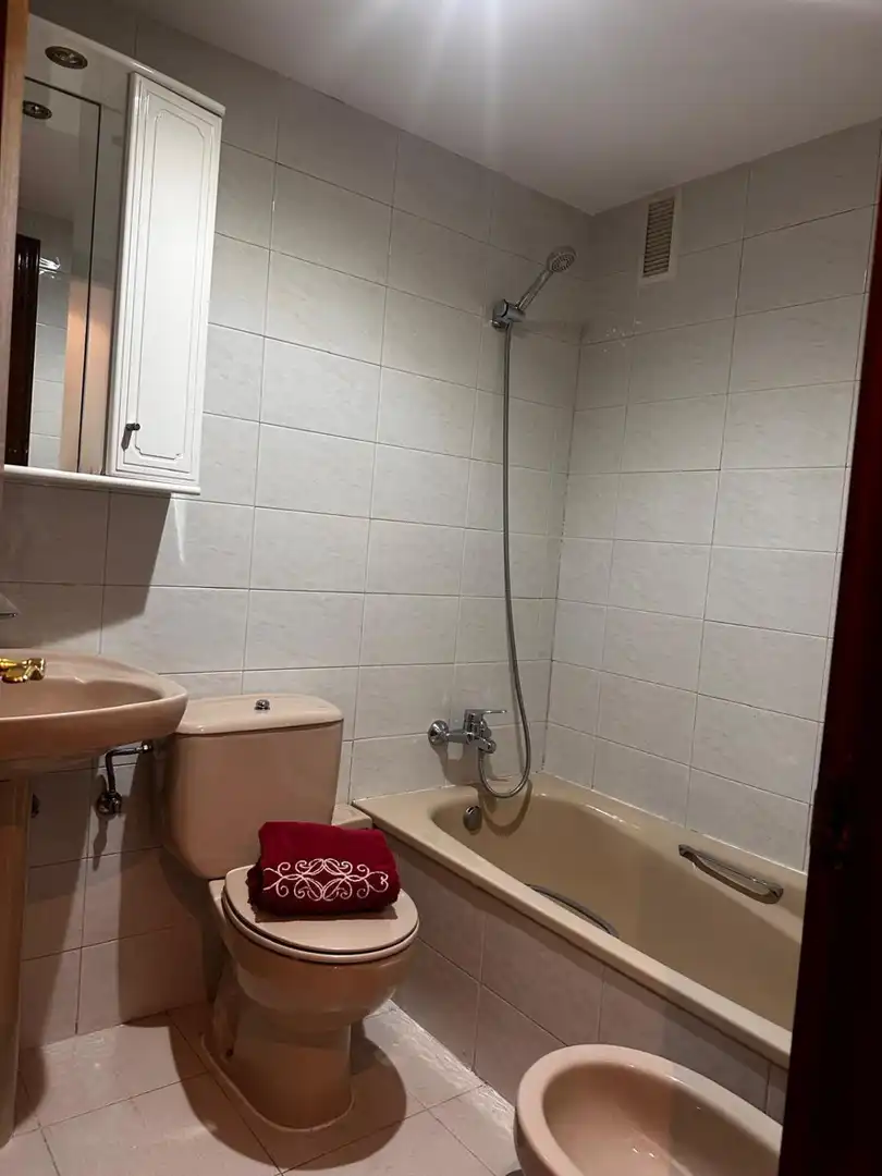 Baño de Piso en venta en Oviedo  con Calefacción, Parquet y Trastero