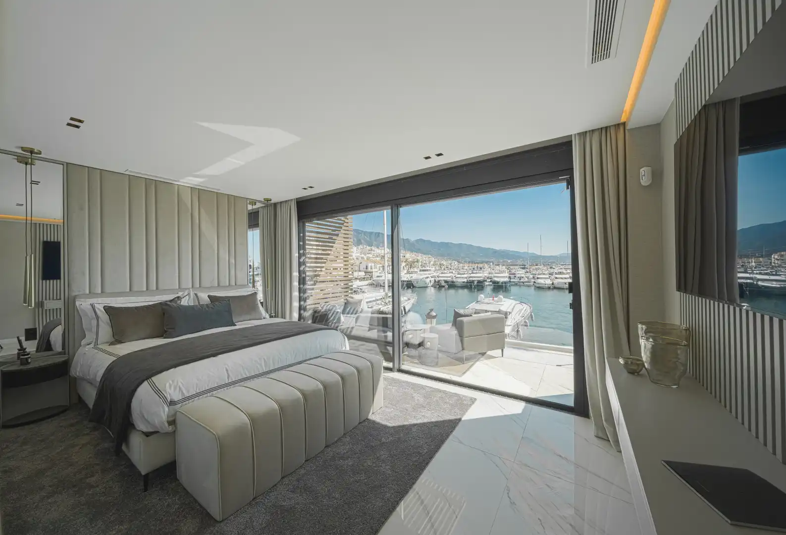 Bedroom of Apartments for rent in Marbella  with Air Conditioner, Terrace and Furnished