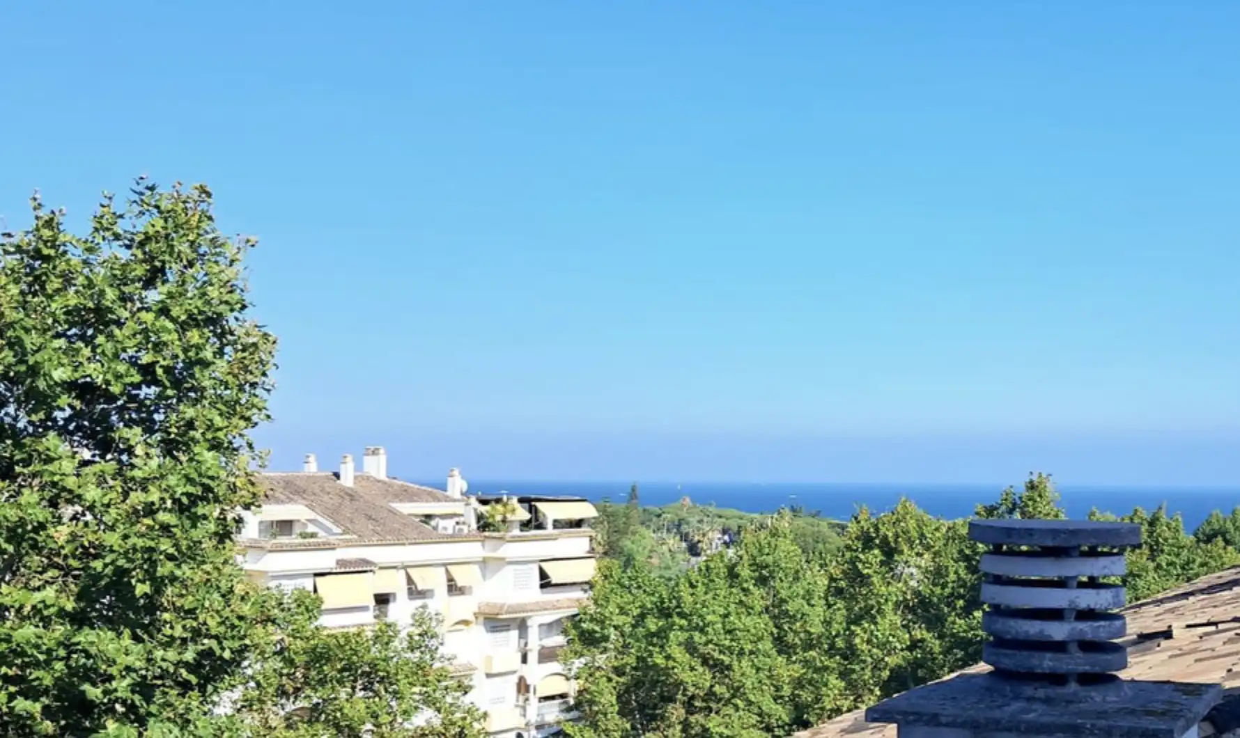 Apartment with pool for sale in Milla de Oro