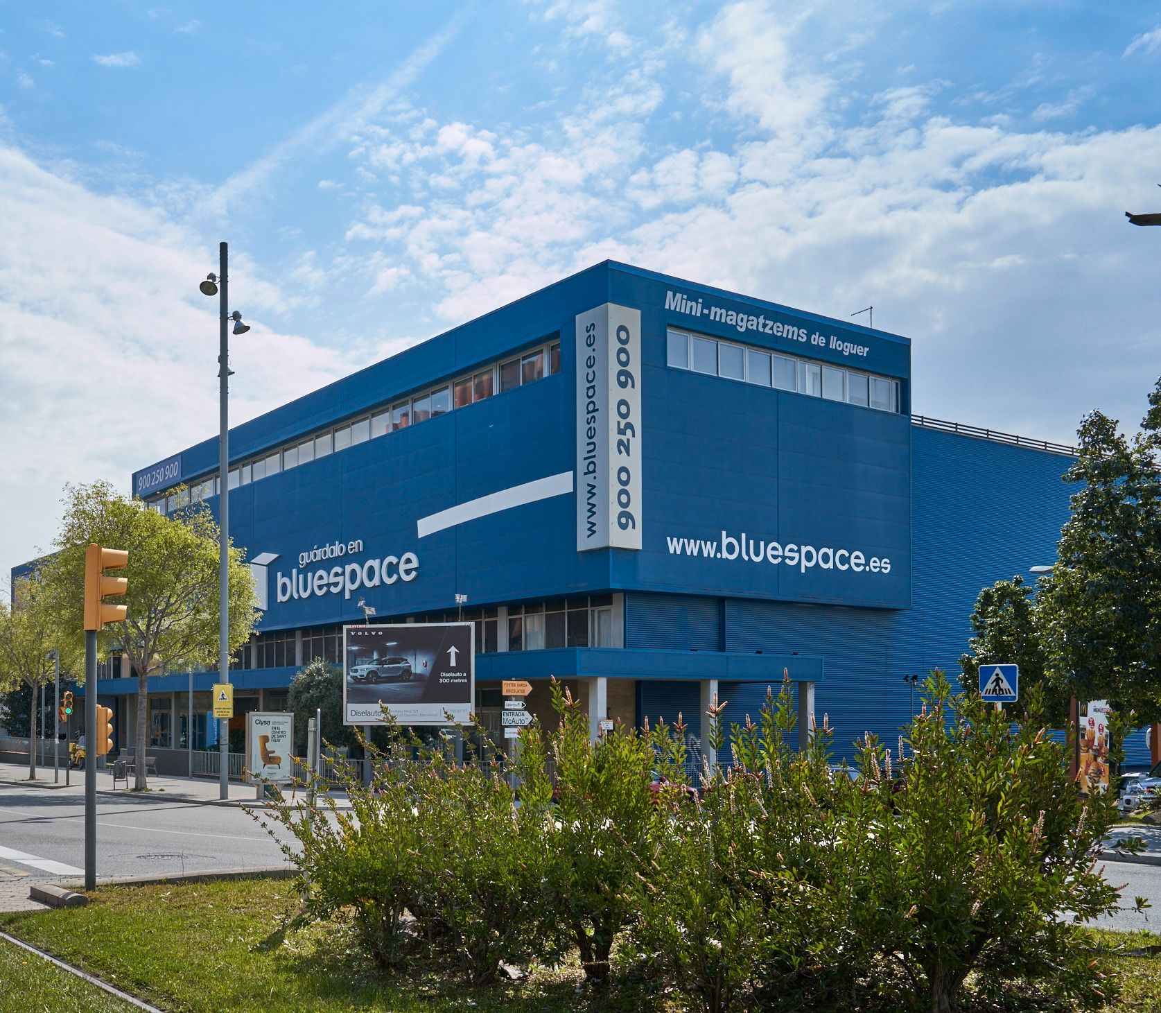 Exterior view of Box room to rent in Sant Just Desvern  with Alarm