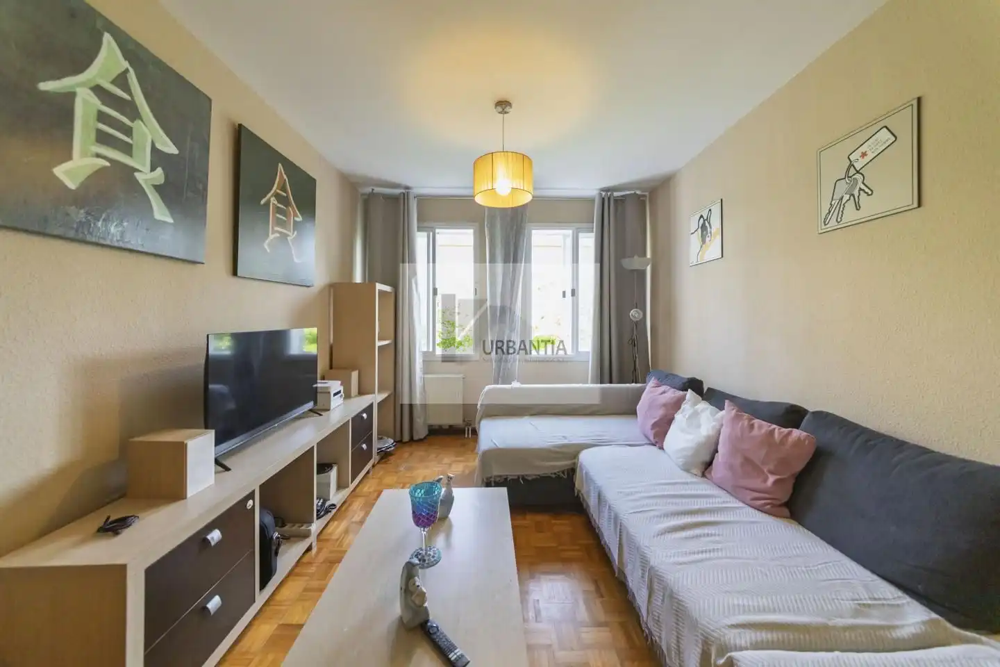 Sala de estar de Piso en venta en  Pamplona / Iruña con Calefacción, Parquet y Trastero