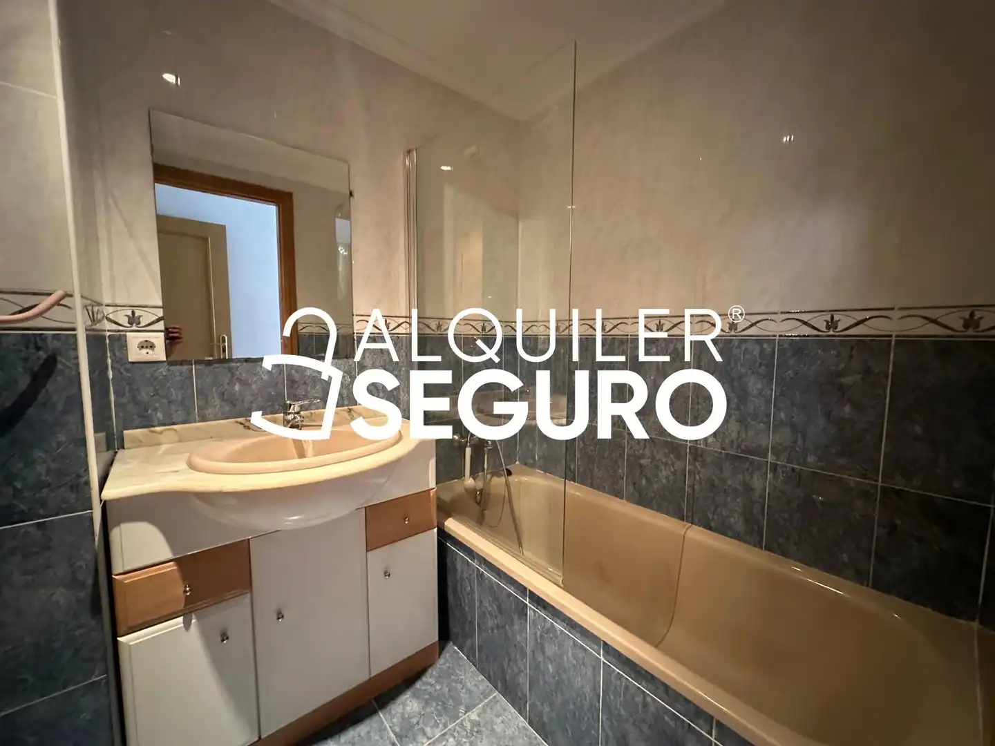 Bathroom of Flat for rent in Torrent  with Air Conditioner and Furnished
