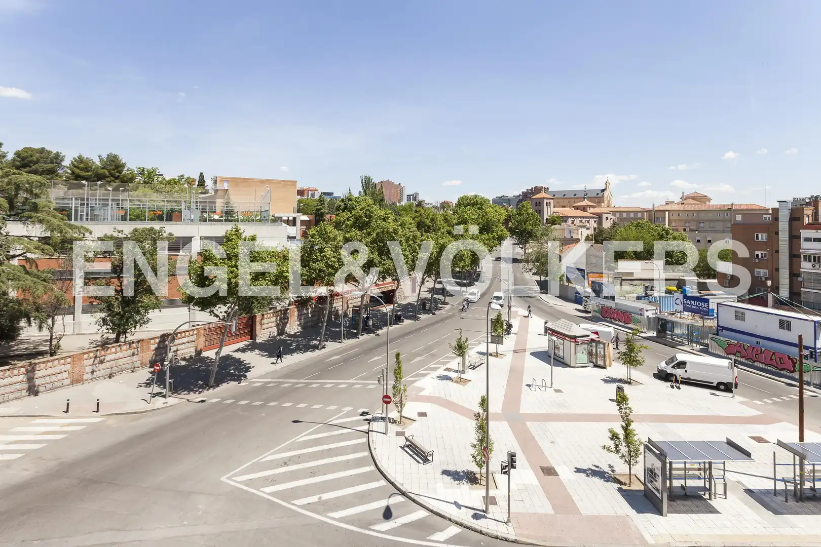 Außenansicht von Wohnung zum Verkauf in Madrid mit Klimaanlage, Heizung und Privatgarten