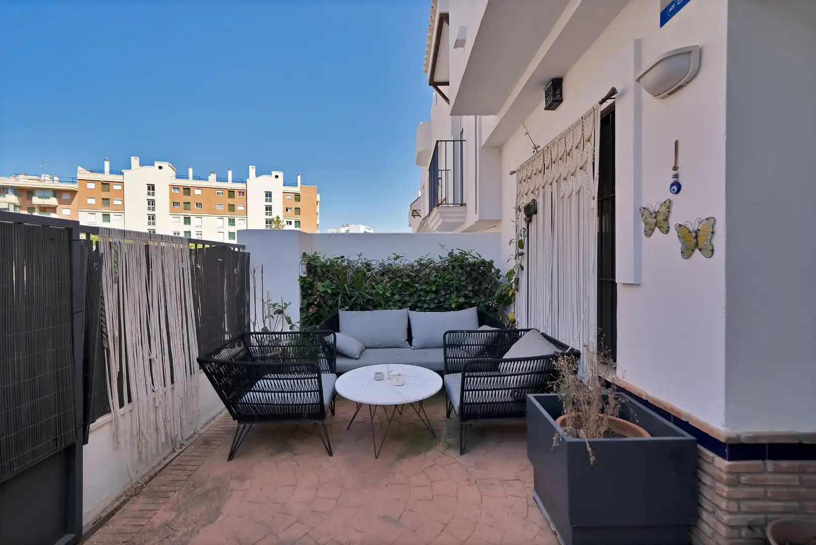 Terrassa de Casa adosada en venda en Fuengirola amb Aire condicionat, Calefacció i Jardí privat