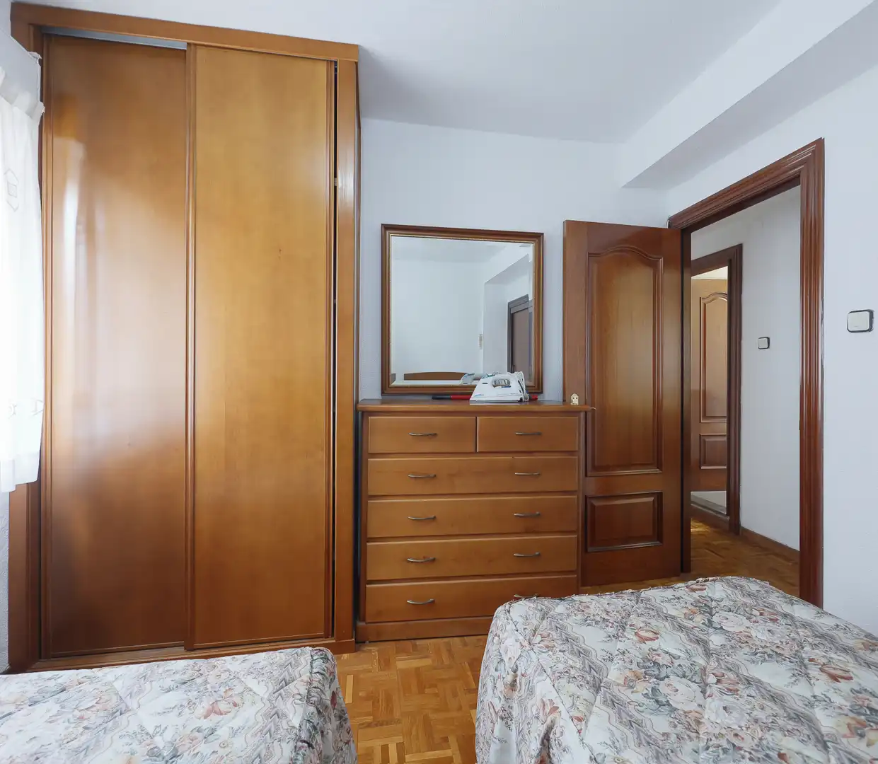 Habitación de Piso en venta en Oviedo  con Calefacción y Parquet
