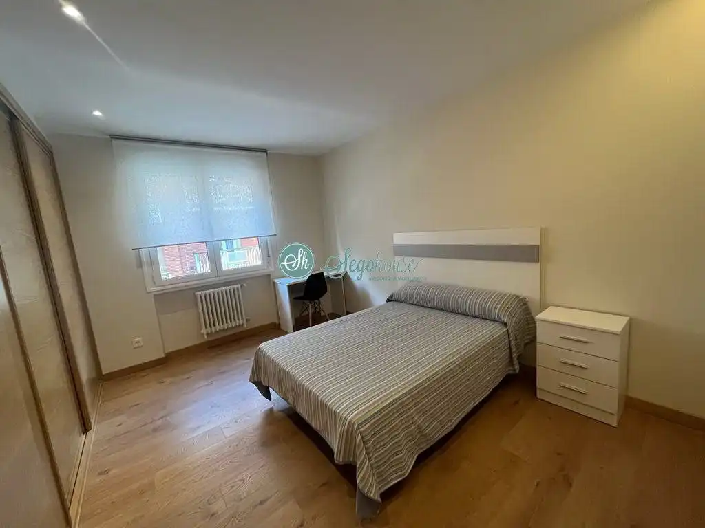 Habitación de Piso de alquiler en Segovia con Calefacción, Terraza y Amueblado