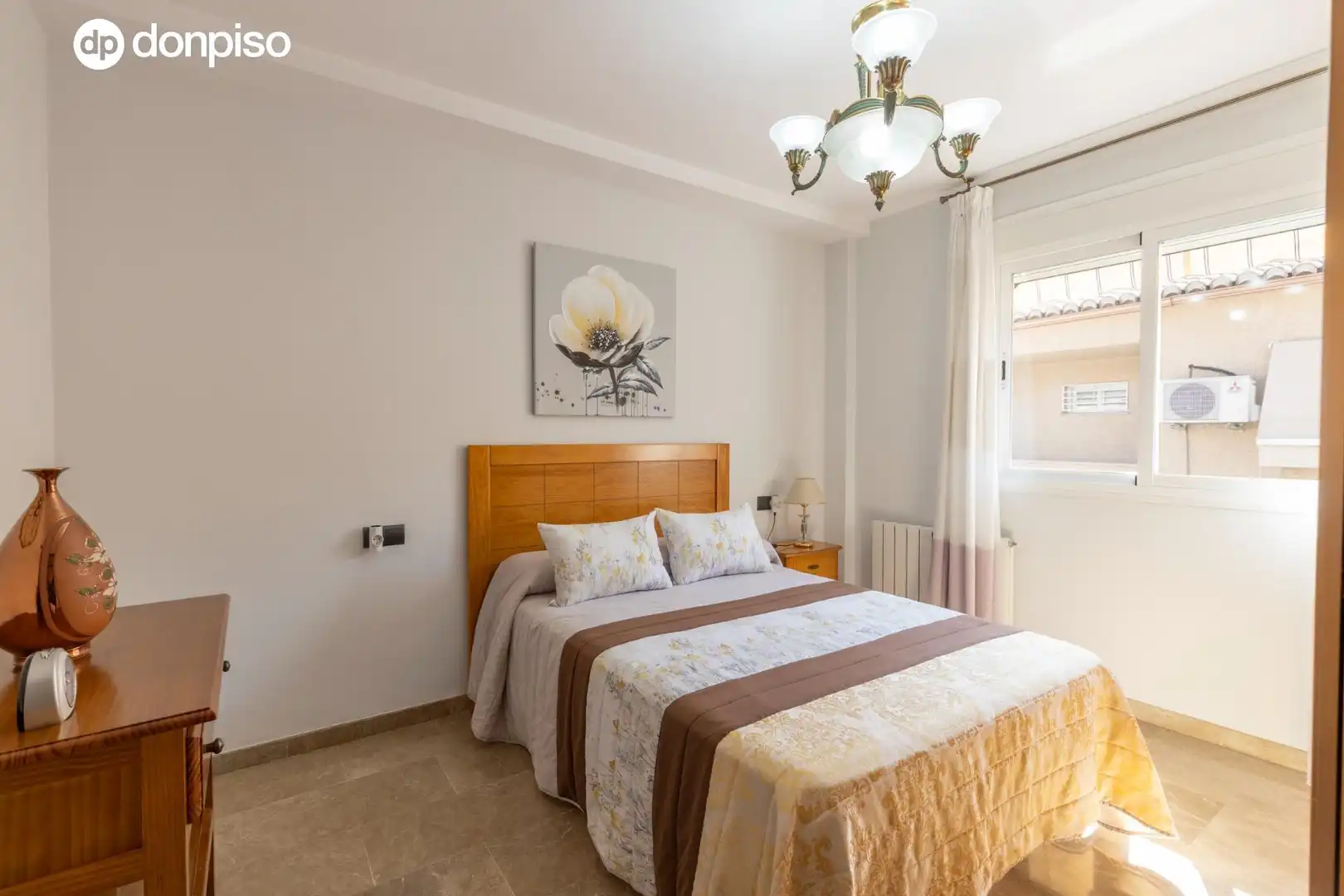 Schlafzimmer von Einfamilien-Reihenhaus zum Verkauf in Armilla mit Heizung