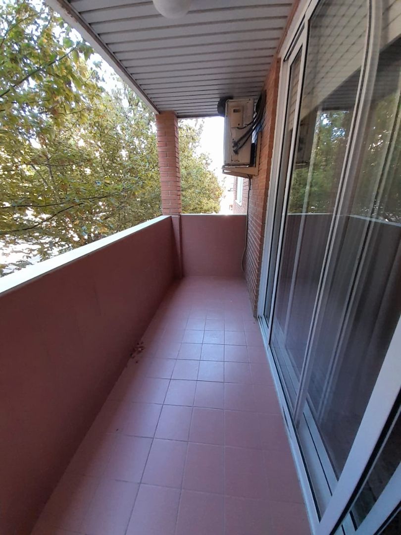 Terraza de Piso de alquiler en  Zaragoza Capital con Calefacción, Amueblado y Horno
