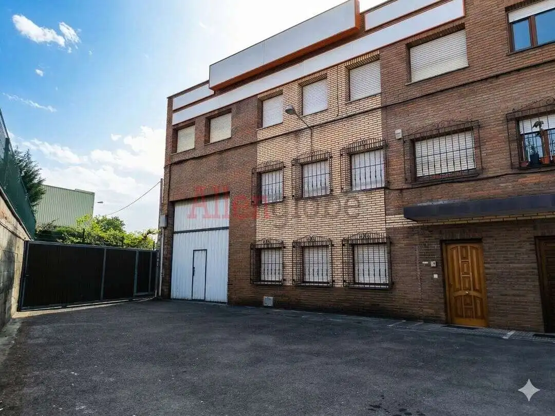 Exterior view of Industrial buildings for rent in Siero