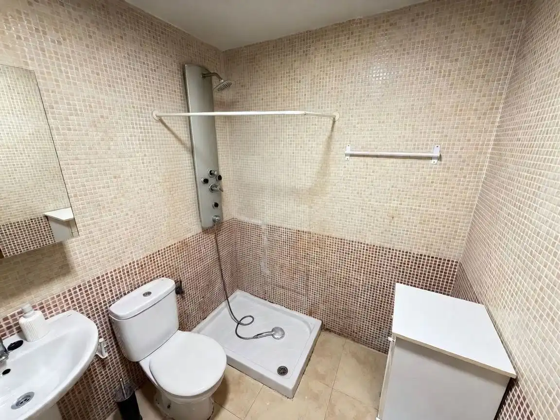 Baño de Planta baja en venta en Azuqueca de Henares con Calefacción, Trastero y Amueblado