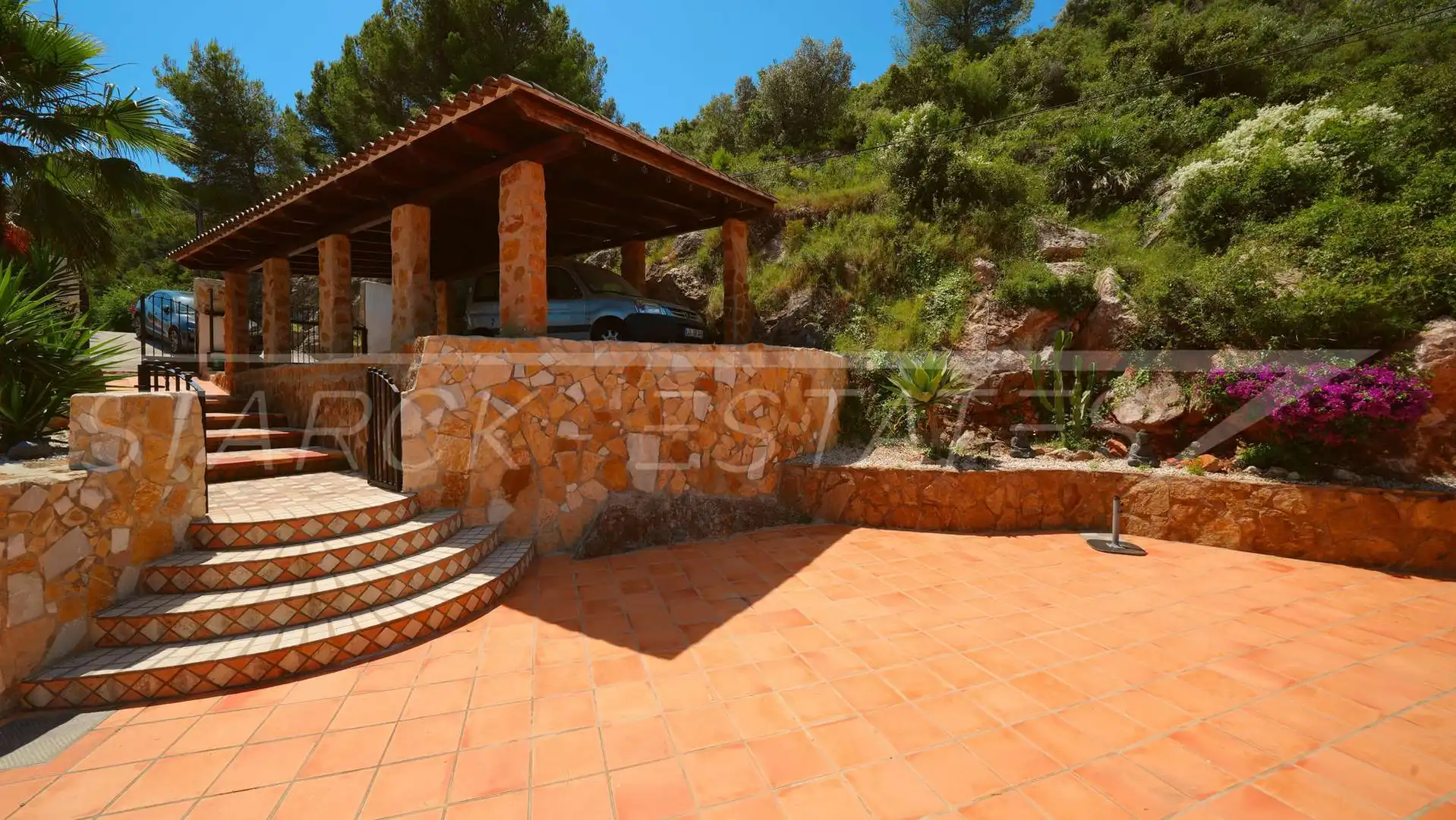Terrassa de Casa o xalet en venda en Oliva amb Aire condicionat, Jardí privat i Piscina